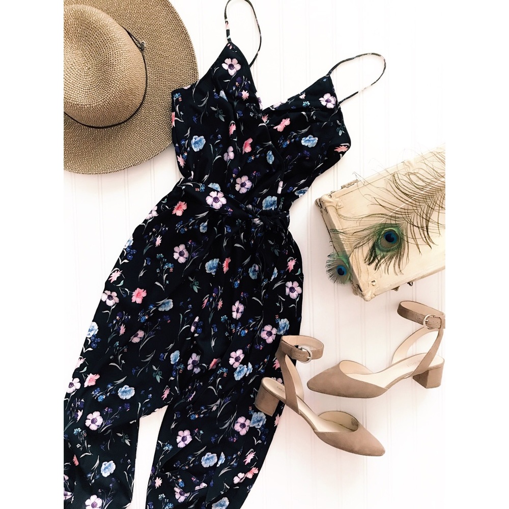 ⭐️ 3 for $25 Floral Jumpsuit